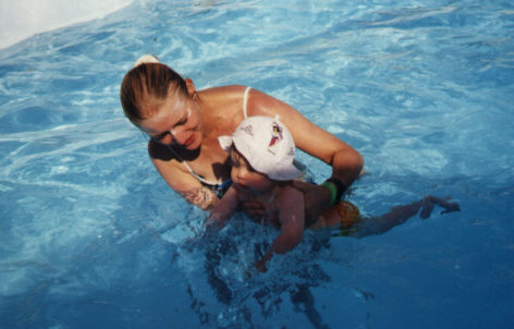 Leçon de natation par Maman